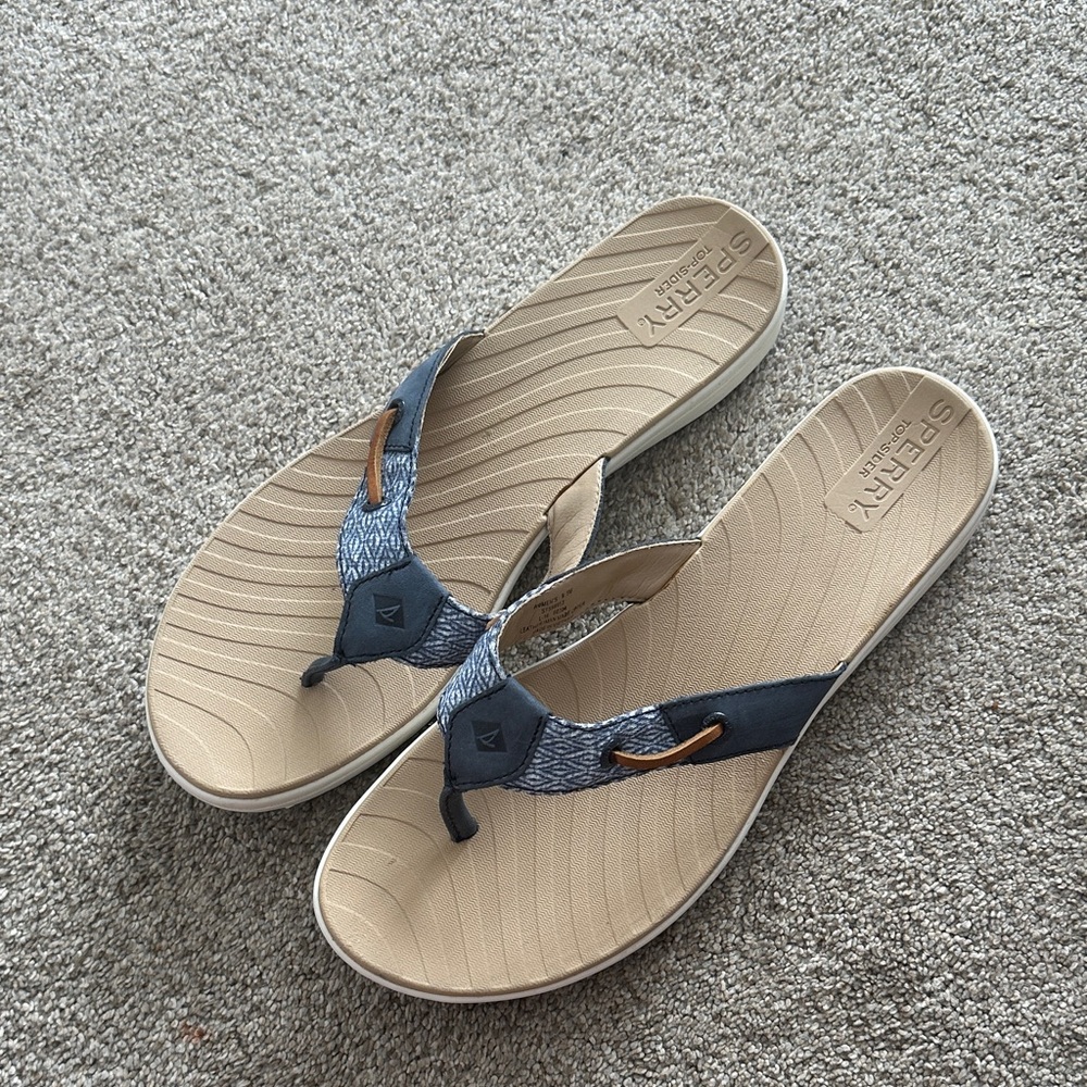 Sperry women’s  seabrook  Navy and Beige Flip Flops size 9.5 NEW